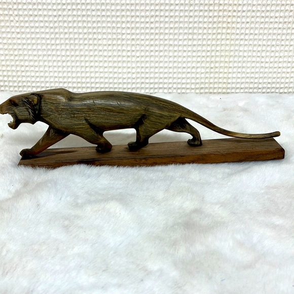 Carved Panther on wood base - Picture 2 of 6
